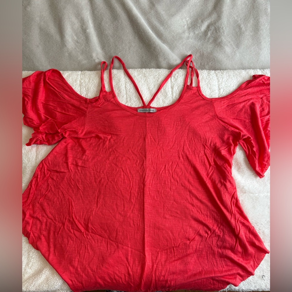 CHARLOTTE RUSSE FLOWY TOP
